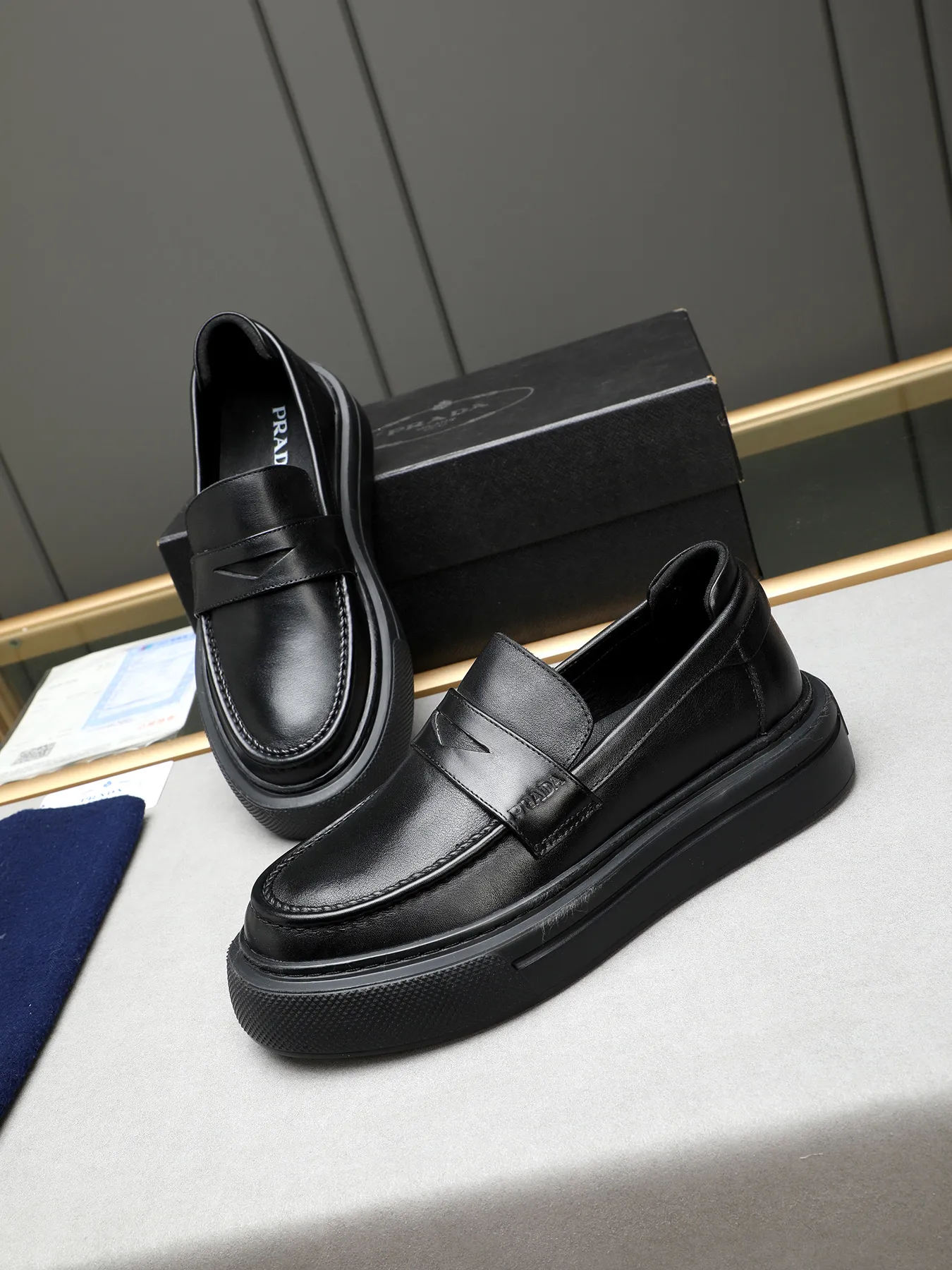 Men's Men's Shoes 💰500 Prada/Prada Men's new casual shoes, this upper is made of imported calfskin + sheep lining! The outsole is made of non-slip foam outsole, which feels good on your feet and is a fashionable and stylish item!  Size: 38-44 (45 customized)